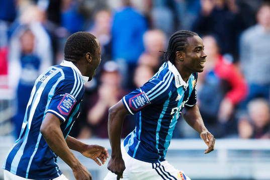 Djurgårdens Nyasha Mushekwi och Sam Johnson jublar