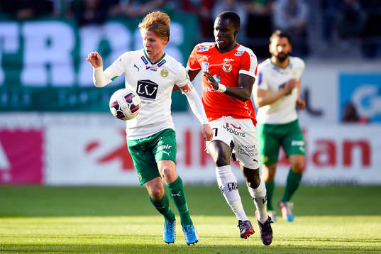Hammarbys Viktor Nordin och Kalmars Papa Alioune Diouf