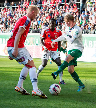 Kalmars Ludvig Öhman och Papa Alioune Diouf samt Hammarbys