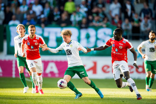 Hammarbys Viktor Nordin och Kalmars Papa Alioune Diouf
