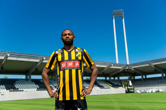 Häckens René Makondele fotograferad på  Häckens nya