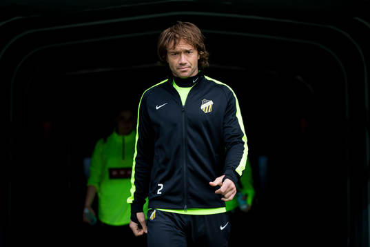 Häckens Diego Lugano på väg in till uppvärmningen innan