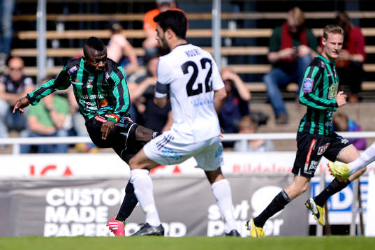 Varbergs Thomas Boakye och Östersunds Brwa Hekmat Nouri