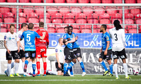 Halmstads King Osei Gyan jublar
