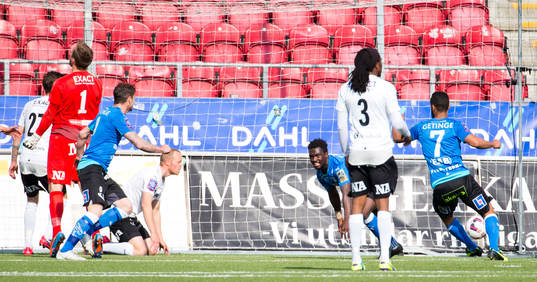Halmstads King Osei Gyan jublar