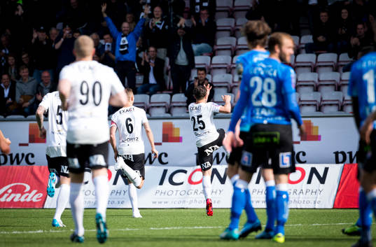 Örebros Nordin Gerzic gör 1-0 på frispark och jublar