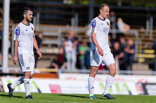 Östersunds Brwa Hekmat Nouri och Dragan Kapcevic deppar
