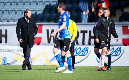 Örebros tränare Alexander Axén deppar