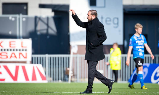 Örebros tränare Alexander Axén deppar