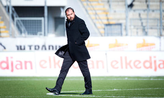 Örebros tränare Alexander Axén deppar