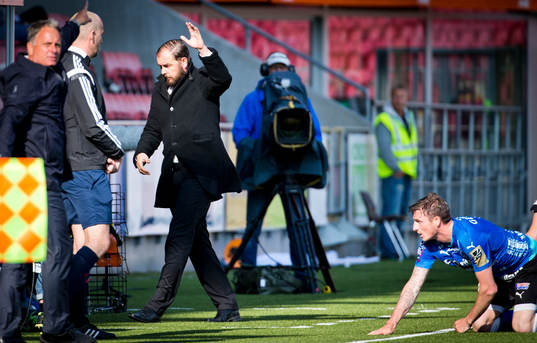 Örebros tränare Alexander Axén deppar