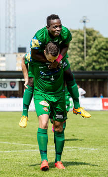 Prespa Birliks Kristian Legiec och David Abaya jublar