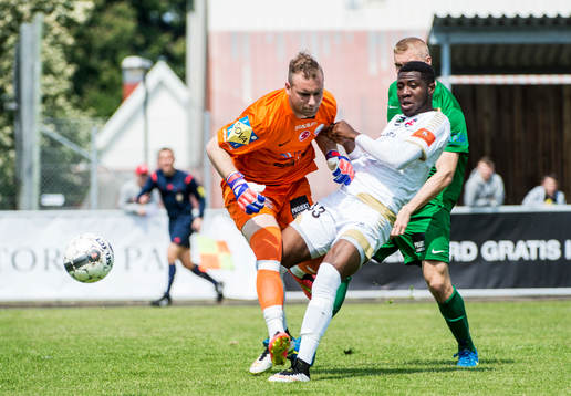 Prespa Birliks målvakt Robin Armandt mot FC Rosengårds