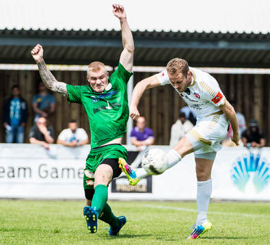 Prespa Birliks Martin Holm och FC Rosengårds Alvedin
