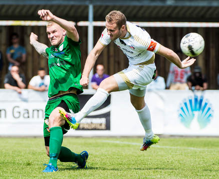 Prespa Birliks Martin Holm och FC Rosengårds Alvedin