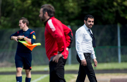 I förgrunden FC Rosengårds tränare Hasse Mattisson och i
