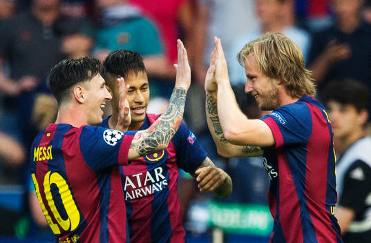 Barcelonas Lionel Messi, Neymar och Ivan Rakitic jublar