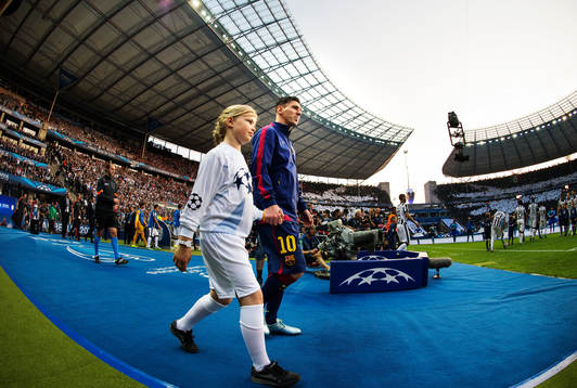 Barcelonas Lionel Messi gör entré till finalen i