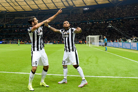 Juventus Alvaro Morata och Arturo Vidal  jublar