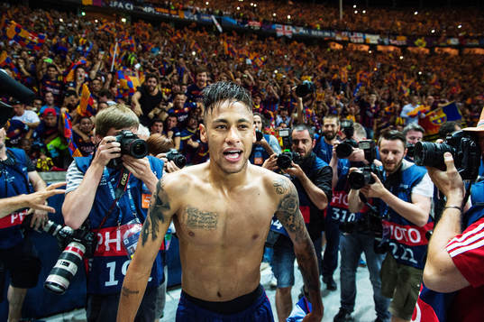 Barcelonas Neymar jublar