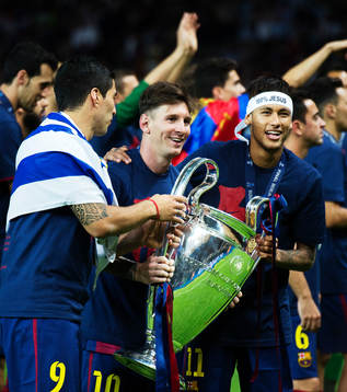 Barcelonas Luis Suarez, Lionel Messi och Neymar jublar med