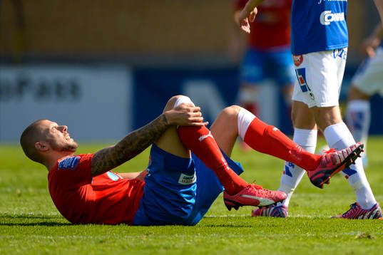 Helsingborgs Robin Simovic ligger skadad