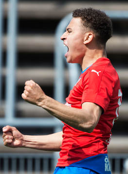 Helsingborgs Jordan Larsson har gjort 1-0 och jublar i