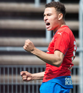 Helsingborgs Jordan Larsson har gjort 1-0 och jublar i
