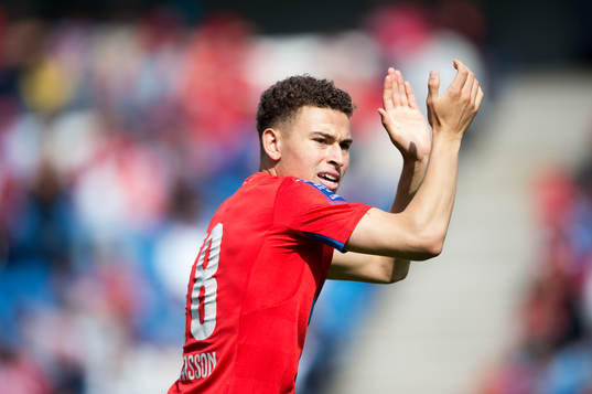 Helsingborgs Jordan Larsson har gjort 1-0 och klappar bort