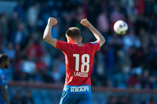 Helsingborgs målskytt Jordan Larsson  jublar i matchen i