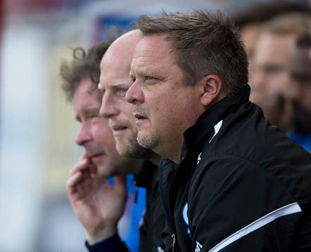 Åtvidabergs tränare Roar Hansen och Andreas Thomsson i