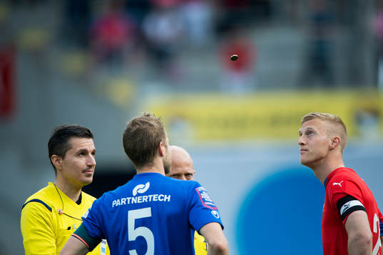 Slantsingling av domaren Bojan Pandzic och Helsingborgs