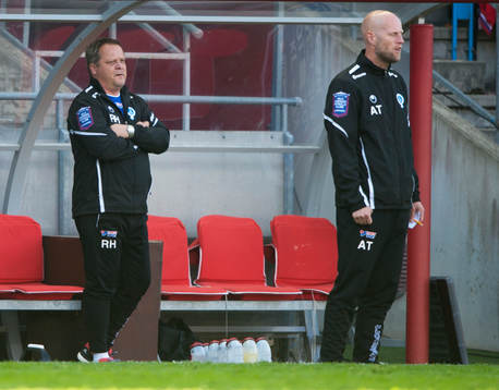 Åtvidabergs tränare Roar Hansen och Andreas Thomsson i