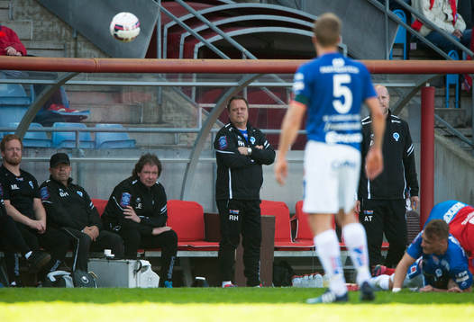 Åtvidabergs tränare Roar Hansen och Andreas Thomsson i