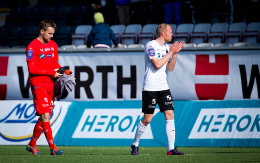 Örebros målvakt Oscar Jansson och Patrik Haginge