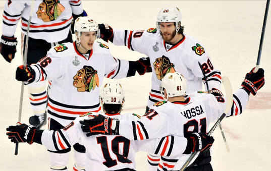 The Blackhawks Teuvo Teravainen (86), Brandon Saad (20),