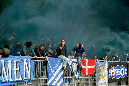 IFK Göteborgs klacken tände bengaler