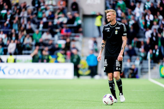 IFK Göteborgs Sebastian Eriksson precis innan han lägger
