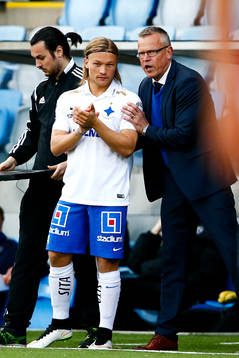 Norrköpings Nicklas Bärkroth kommer in