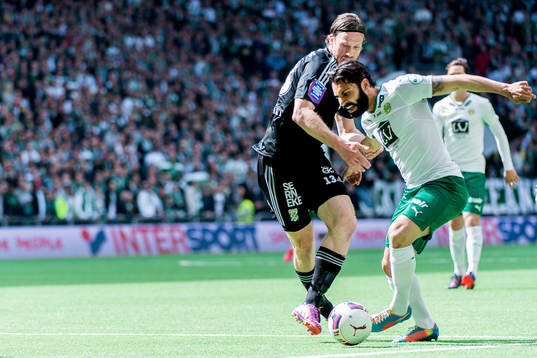 Hammarbys Stefan Batan och IFK Göteborgs Gustav Svensson i