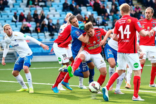 Norrköpings målvakt David Mitov Nilsson hindrar