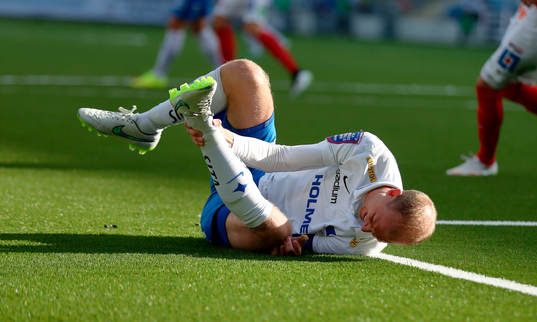Norrköpings Andreas Johansson skadad i matchen mellan