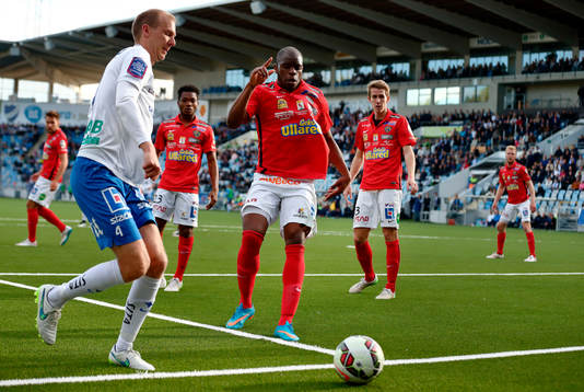 Norrköpings Andreas Johansson och Falkenbergs Hakeem Araba