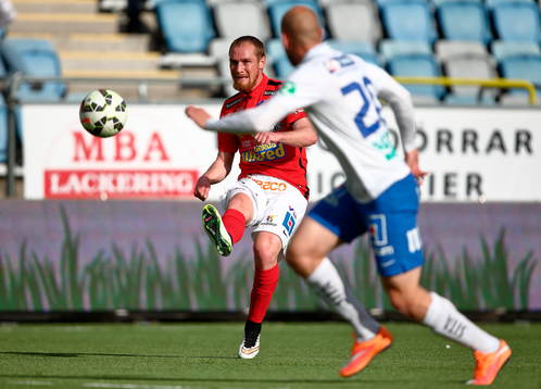 Falkenbergs Christoffer Carlsson i matchen mellan