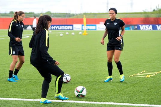s Sydney Leroux