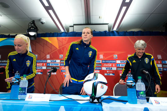 Sveriges Caroline Seger, Lotta Schelin och förbundskapten