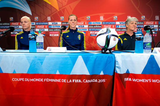 Sveriges Caroline Seger, Lotta Schelin och förbundskapten