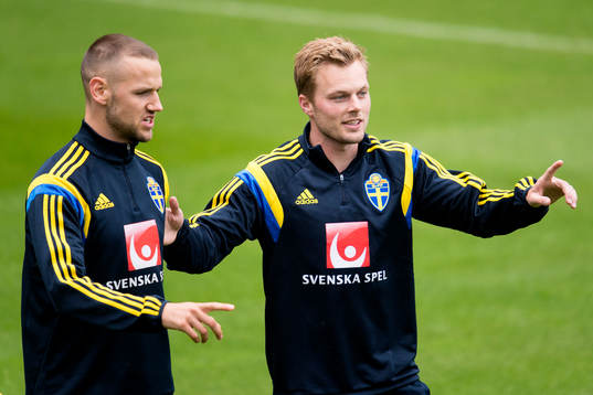 Sveriges Alexander Milosevic och Sebastian Larsson