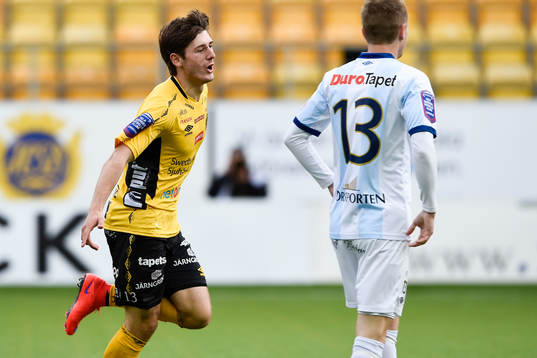 Elfsborgs Arber Zeneli jublar