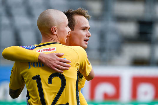 Elfsborgs Viktor Prodell kramas om av Sebastian Holmén